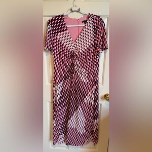 Maggy London geometric print pink dress. EUC. Size 16. Stretchy!